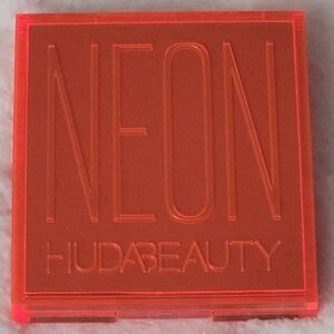 Huda Beauty Neon Eyeshadow Palette BNIB